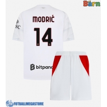 Fotballdrakt Barn AC Milan Luka Modric #14 Bortedraktsett 2026-27 Kortermet (+ Korte bukser)